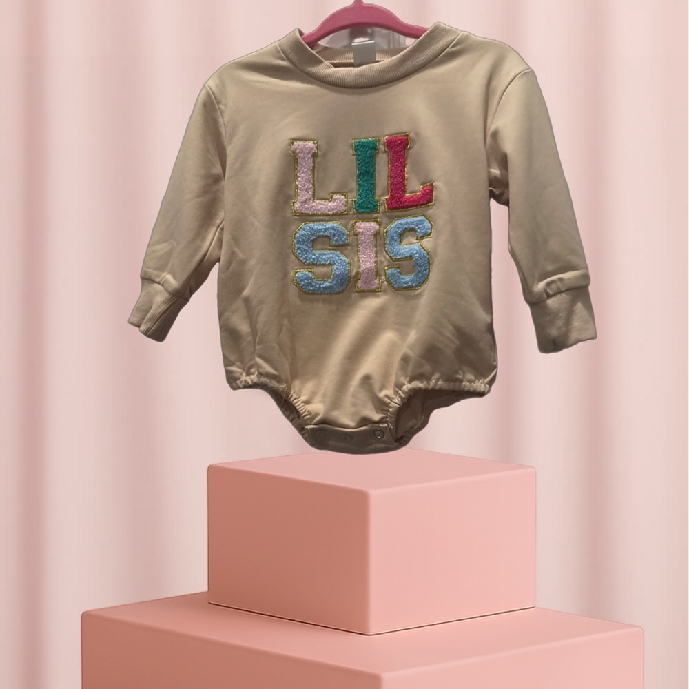Lil Sis Baby Patch Letter Onesie in Tan